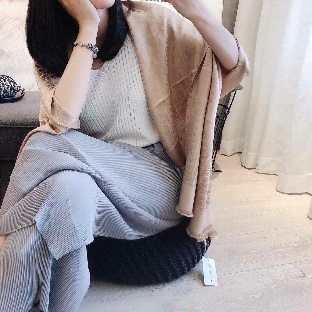Châles Christian Dior en fil naturel femme