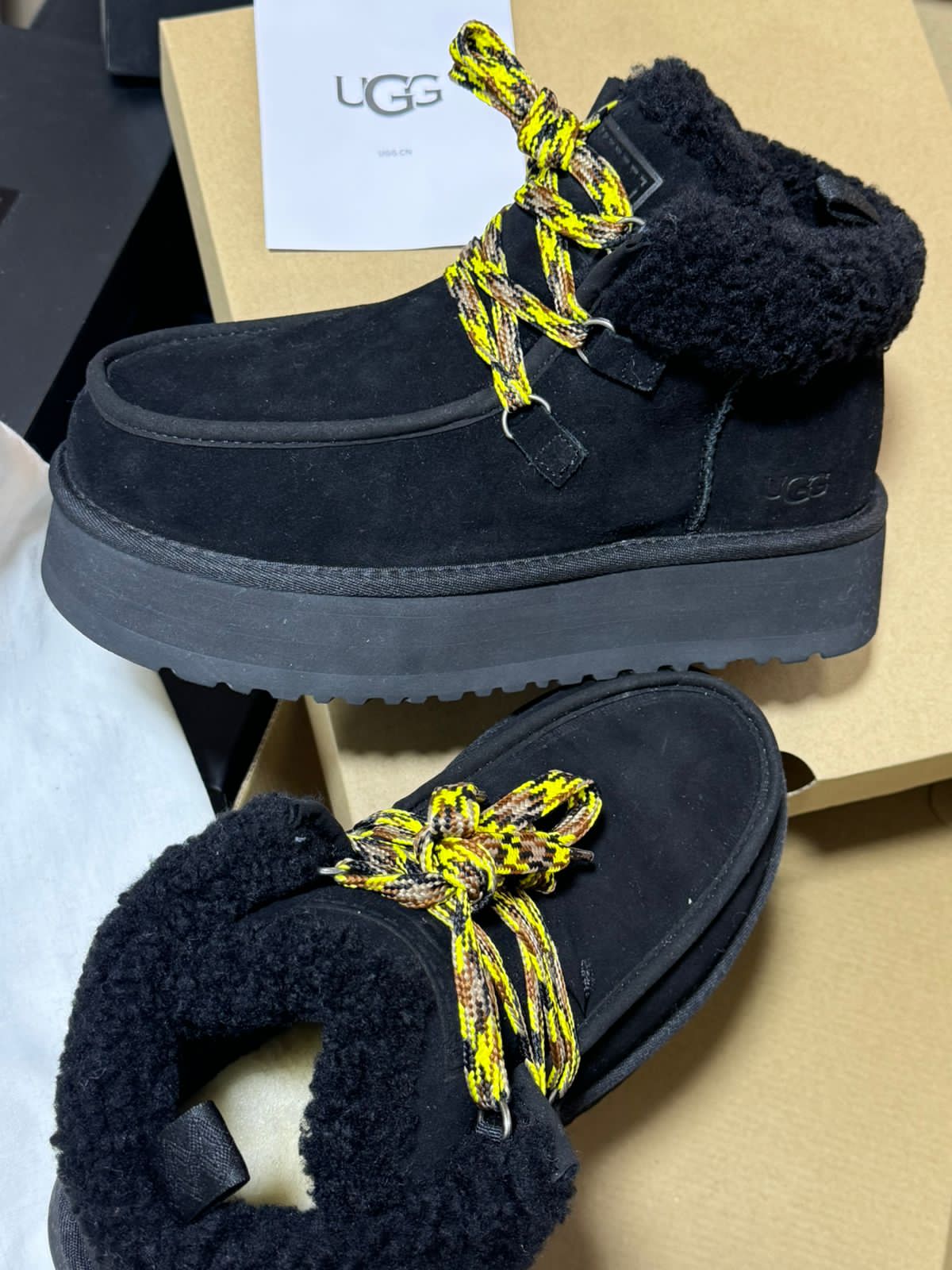 UGG a Lacets Femme