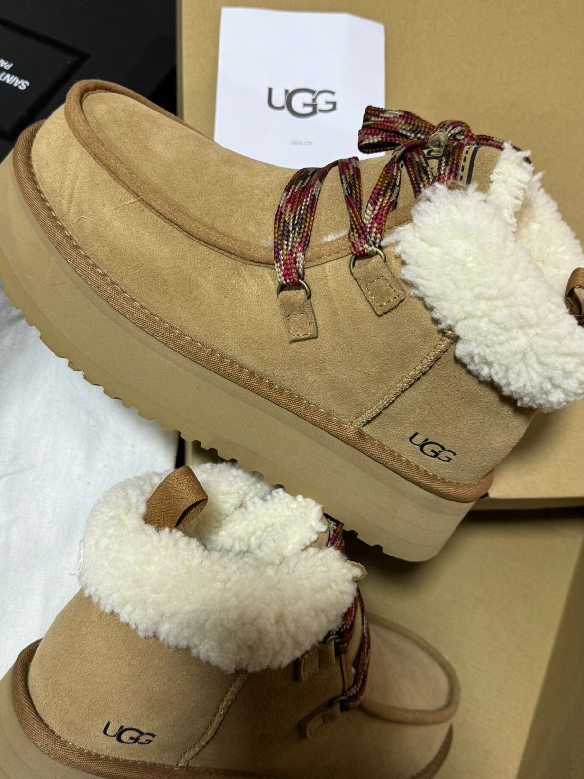 UGG a Lacets Femme