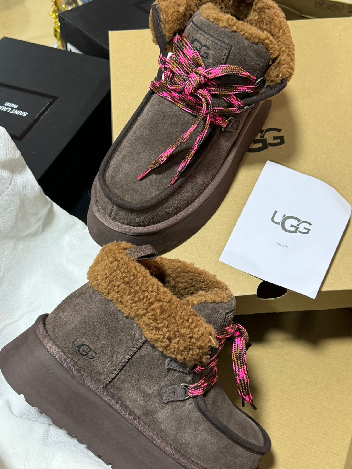 UGG a Lacets Femme