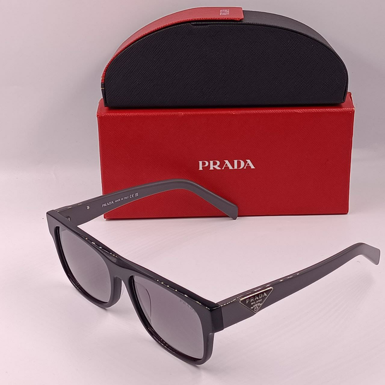 Lunette Solaire Prada Homme Verre UV et Antireflet Livré avec boite et accessoires Prada