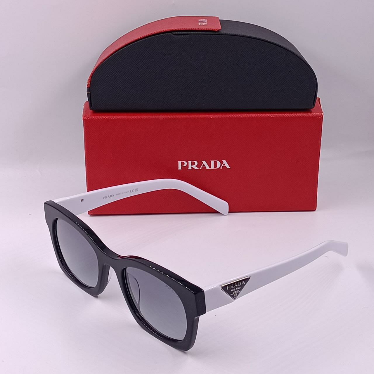 Lunette Solaire Prada Homme Verre UV et Antireflet Livré avec boite et accessoires Prada