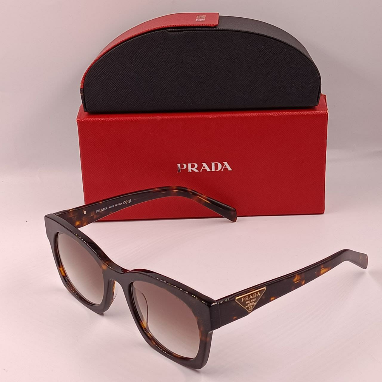 Lunette Solaire Prada Homme Verre UV et Antireflet Livré avec boite et accessoires Prada