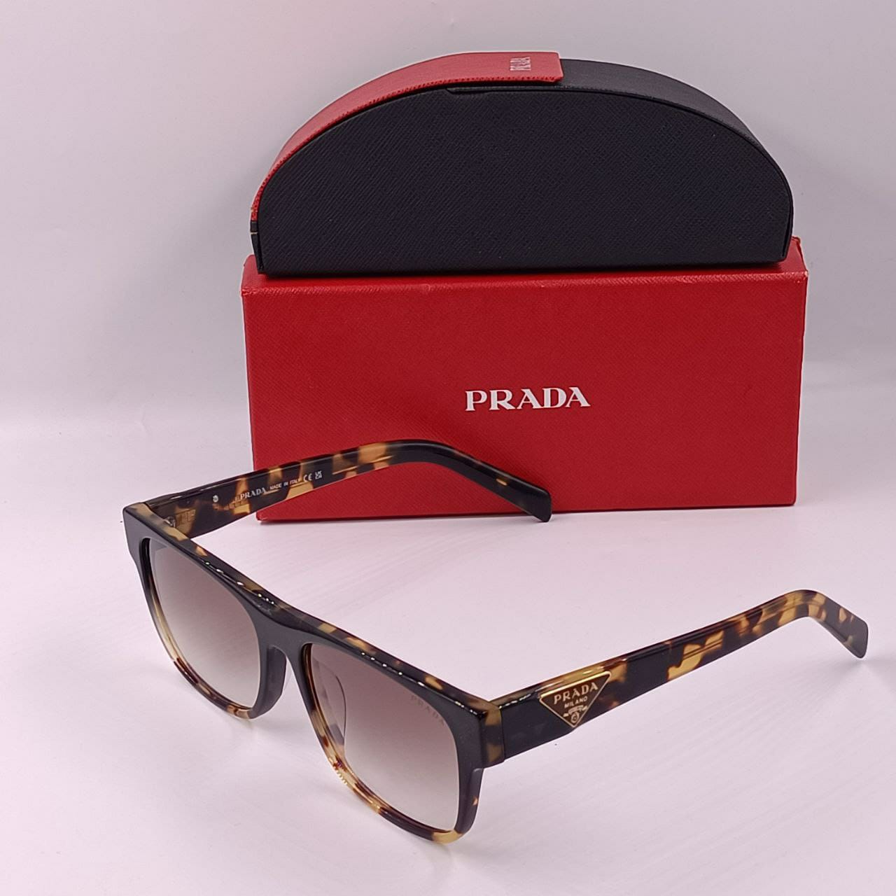 Lunette Solaire Prada Homme Verre UV et Antireflet Livré avec boite et accessoires Prada
