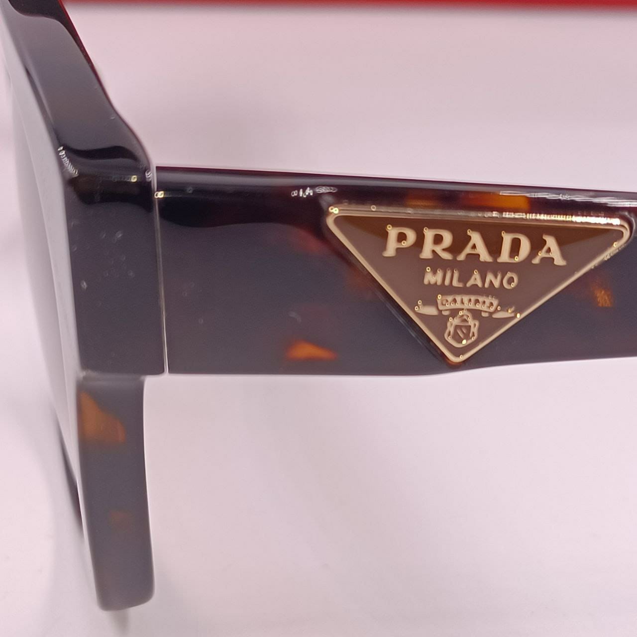 Lunette Solaire Prada Homme Verre UV et Antireflet Livré avec boite et accessoires Prada