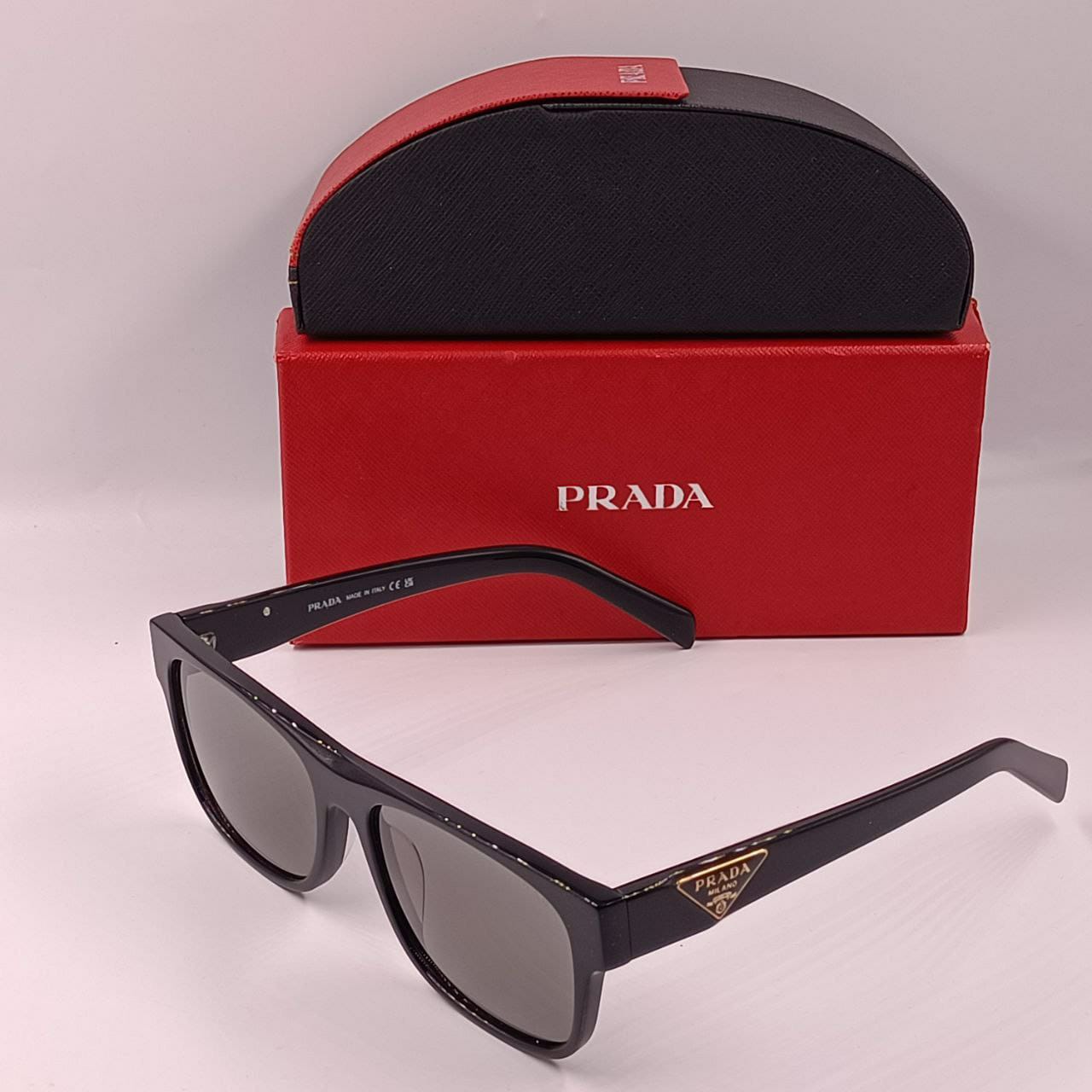 Lunette Solaire Prada Homme Verre UV et Antireflet Livré avec boite et accessoires Prada