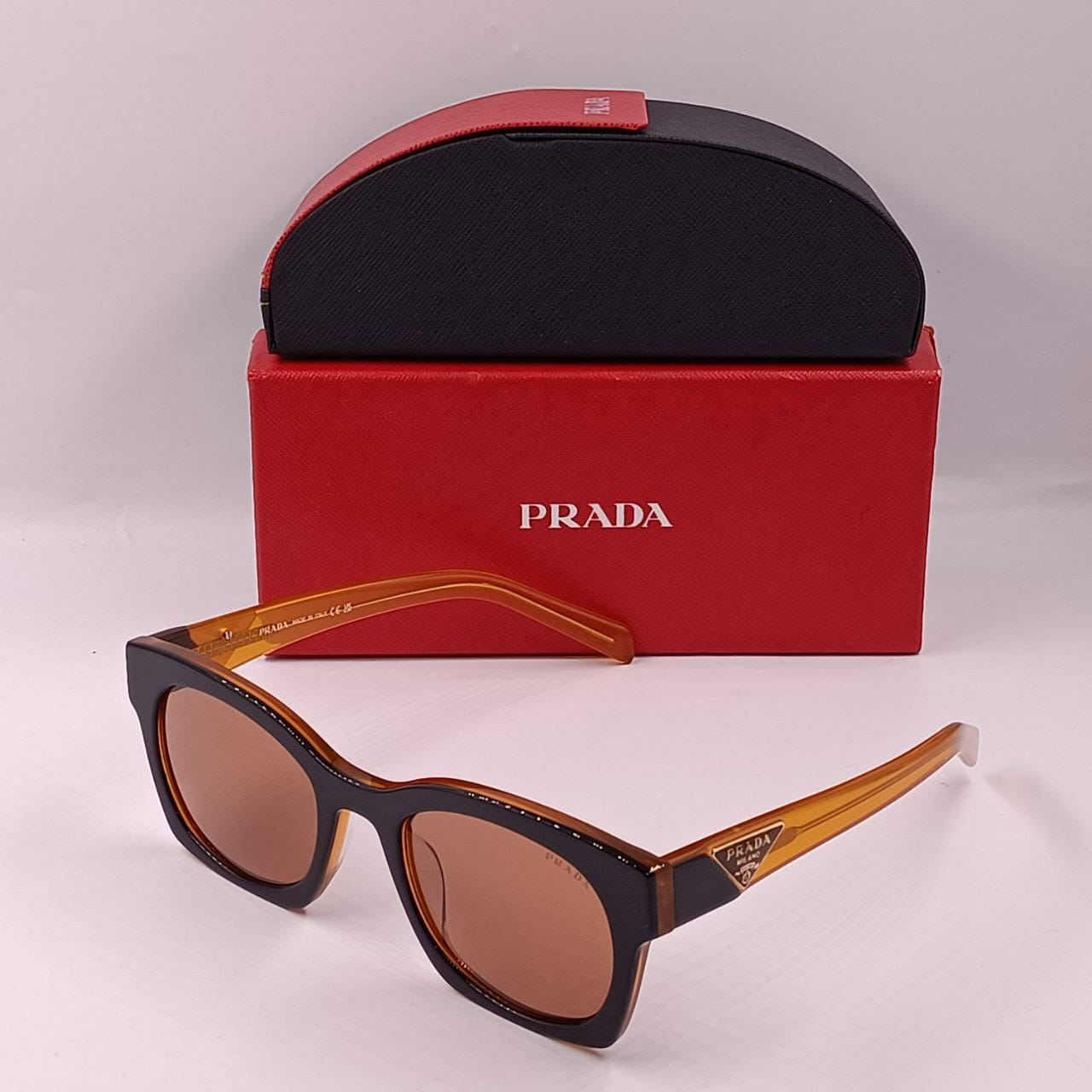 Lunette Solaire Prada Homme Verre UV et Antireflet Livré avec boite et accessoires Prada