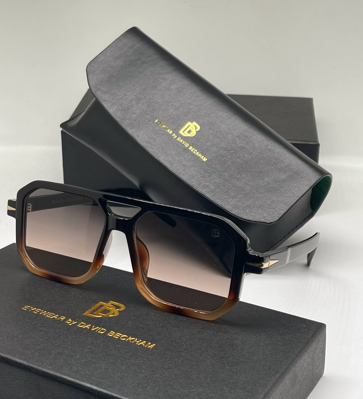 Lunette Solaire David Beckham avec boite et accessoires Homme