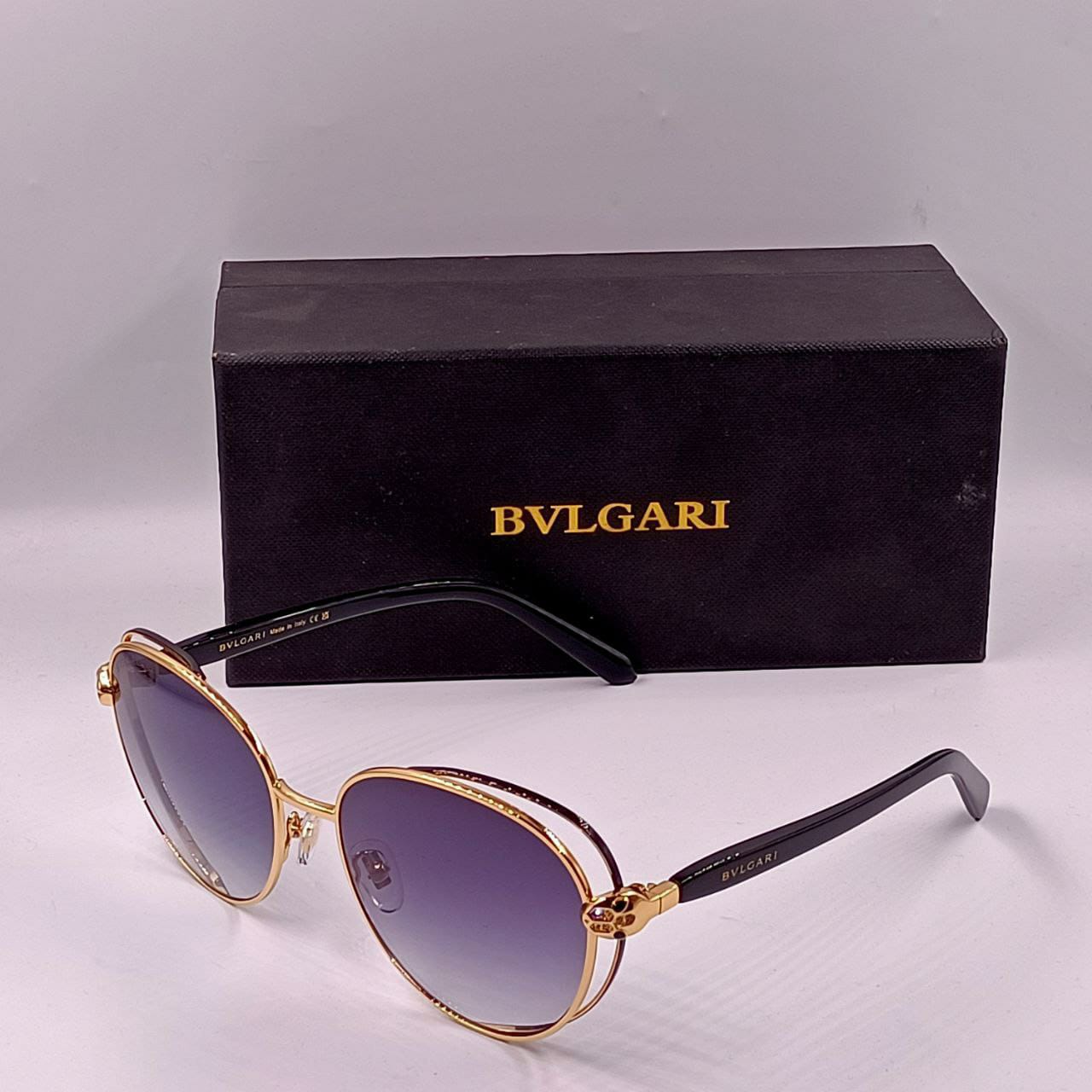 Lunette Solaire Bulgari Femme Verre UV et antireflet Livre avec boite et accessoires Bulgari