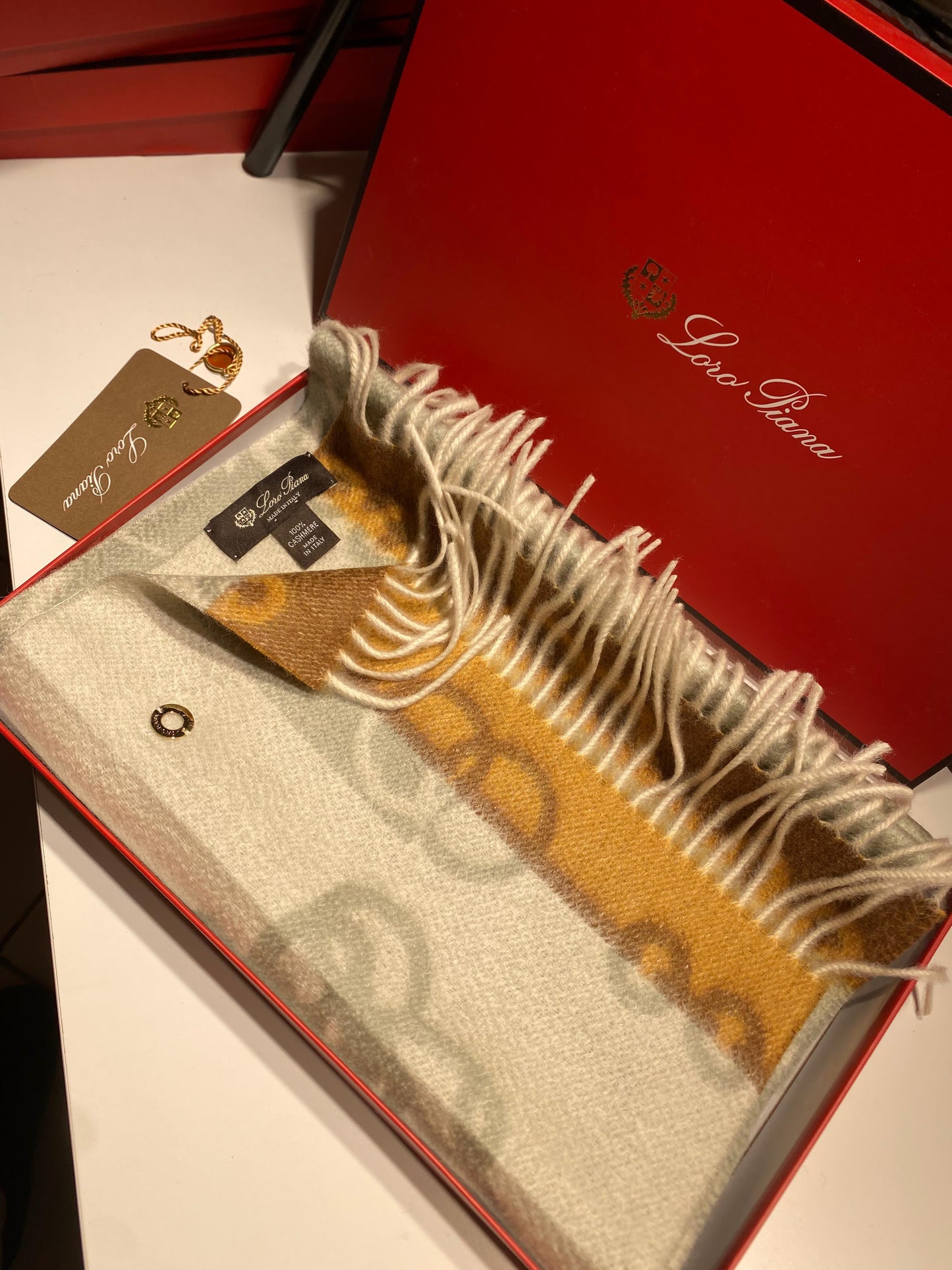 Chale Loro Piana de Luxe avec boite et accessoires hommes