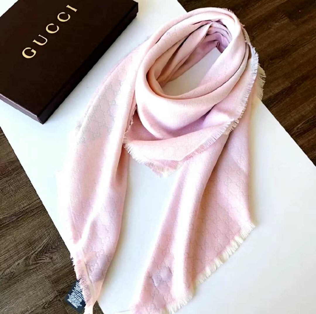 Foulars De Luxe Gucci Femme avec boite et accessoires Gucci
