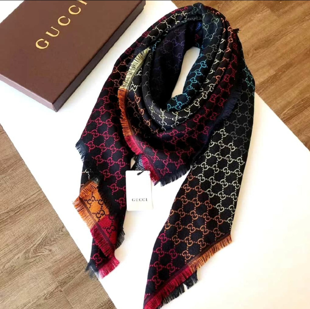 Foulars De Luxe Gucci Femme avec boite et accessoires Gucci