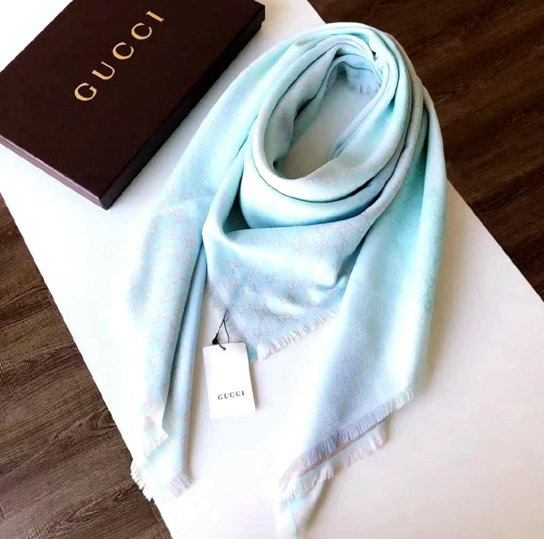 Foulars De Luxe Gucci Femme avec boite et accessoires Gucci