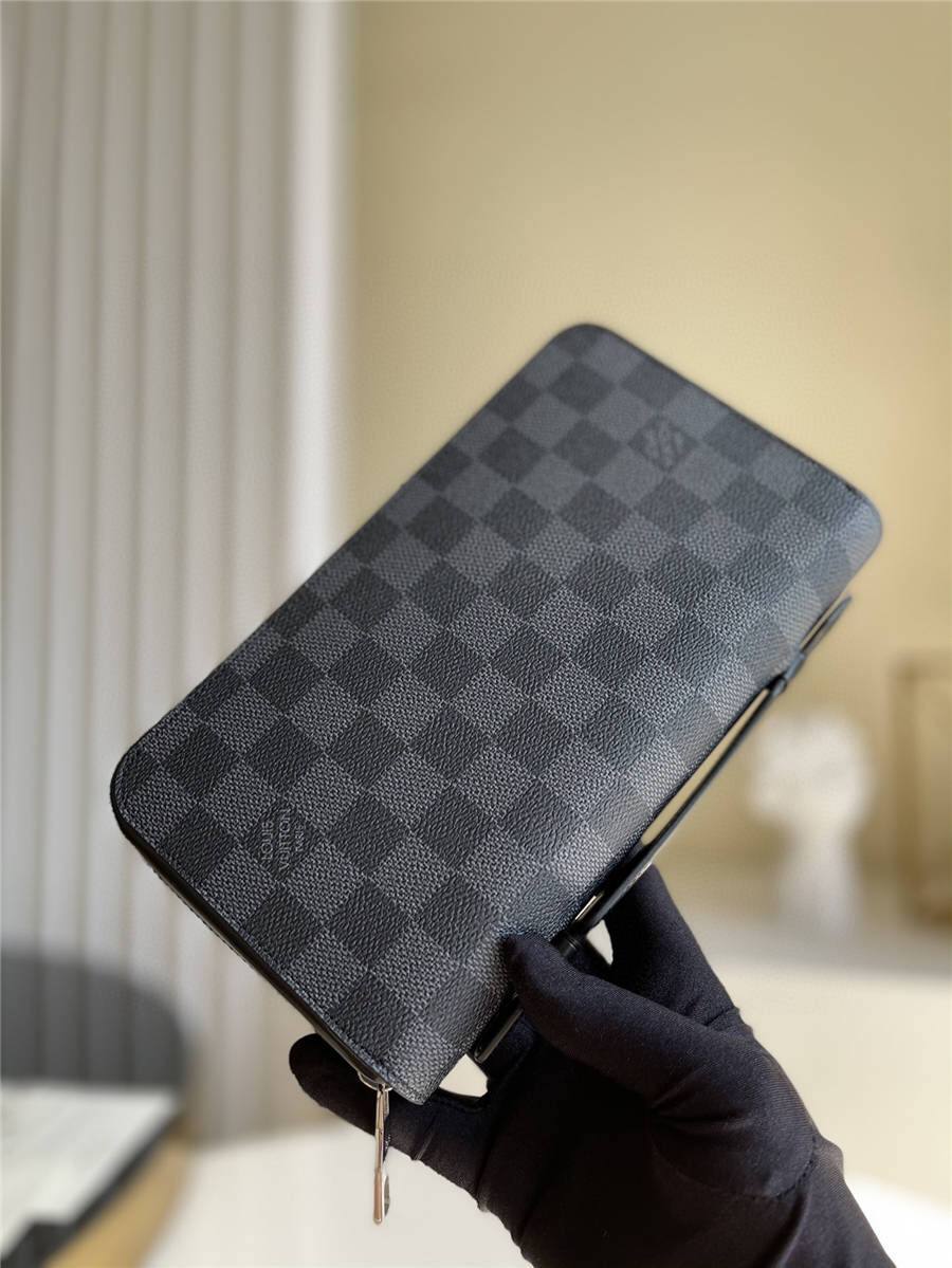 Pochette Louis Vuitton Homme accessoires