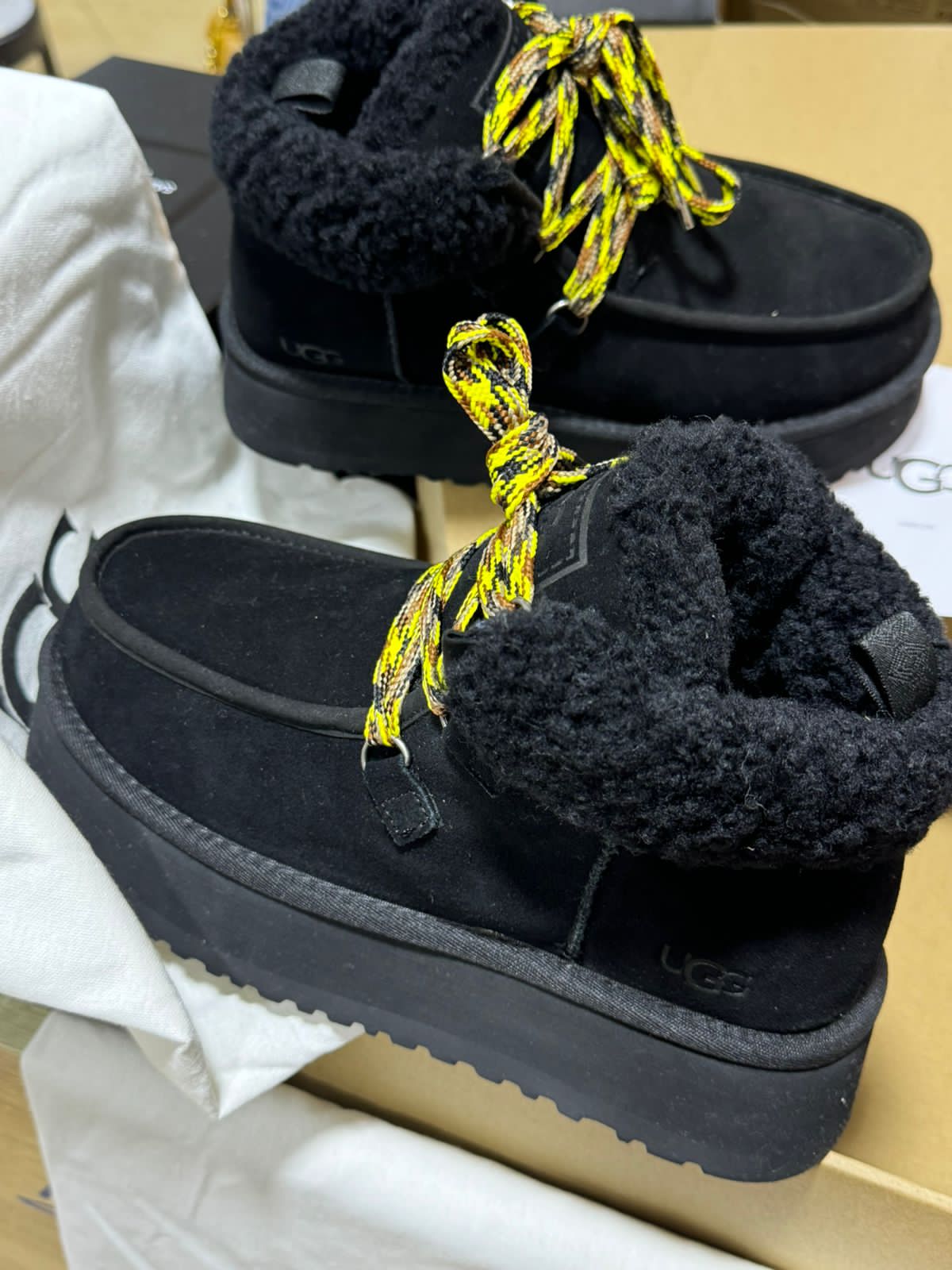 UGG a Lacets Femme