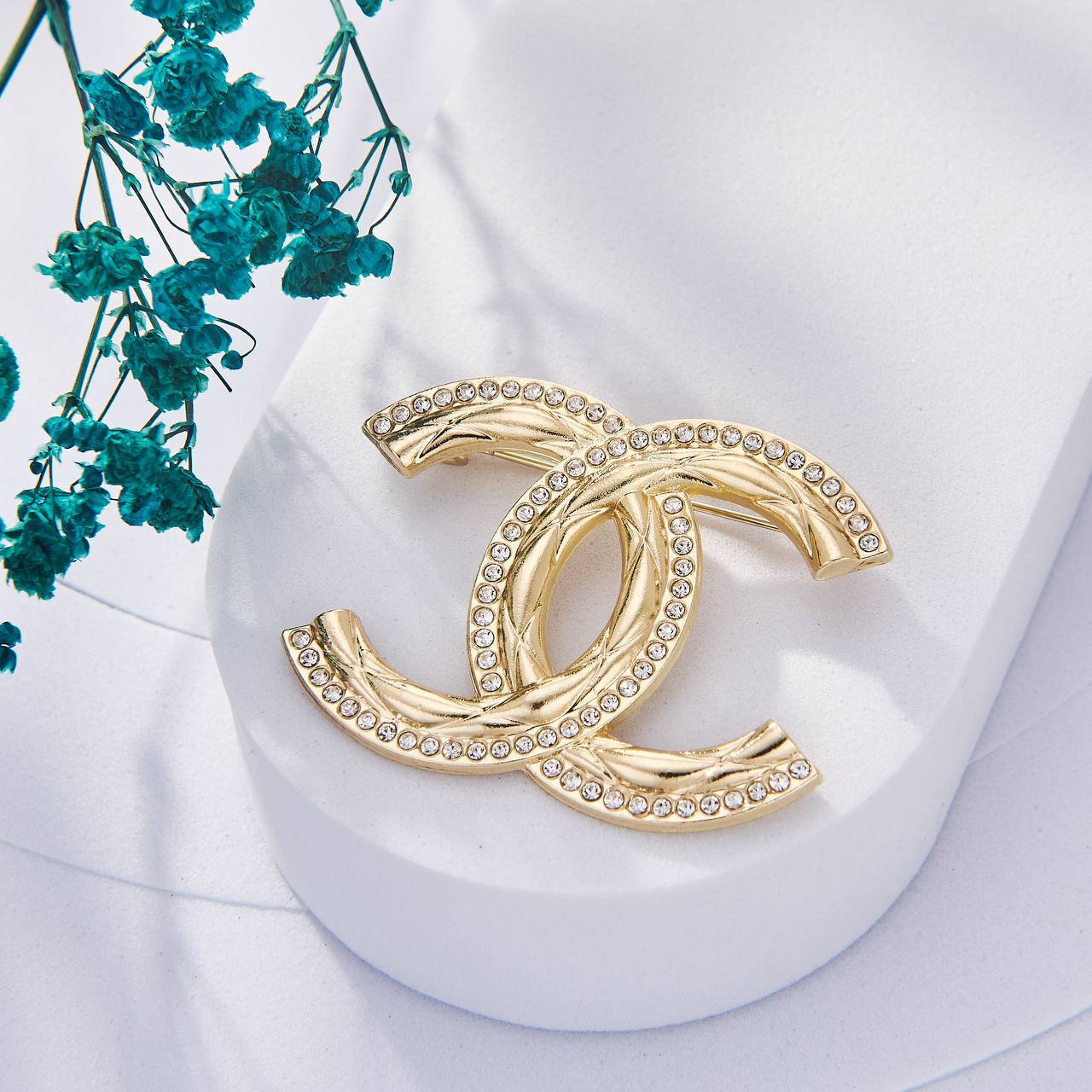 Une Selection de luxe de Broche Chanel Inoxydable