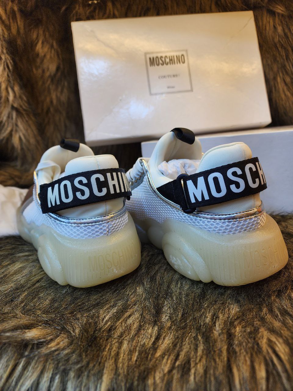 Sneakers Moschino pour Femme