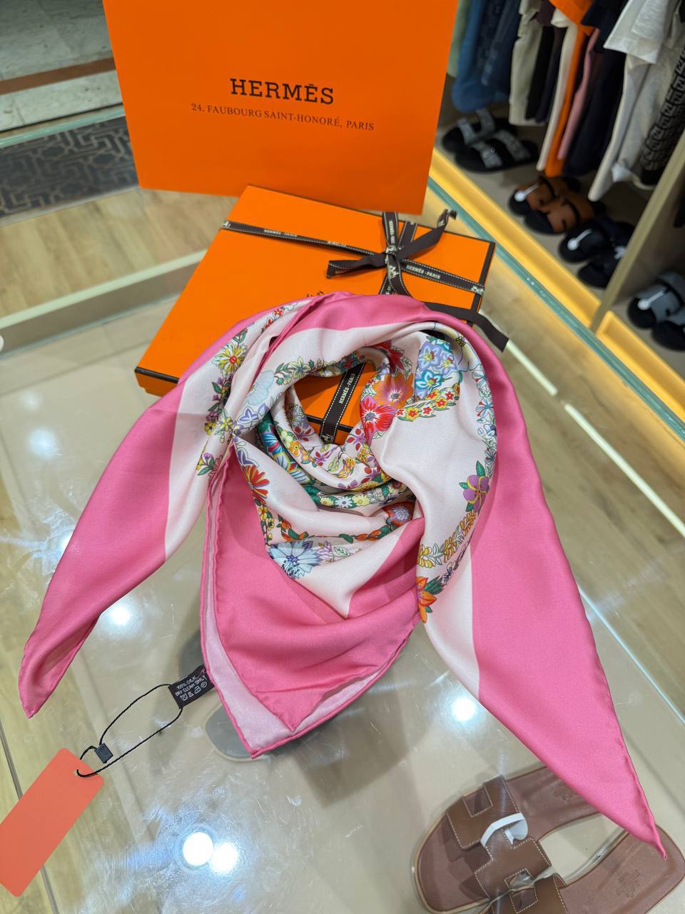 Foulards Hermès avec boite 90/90 cm