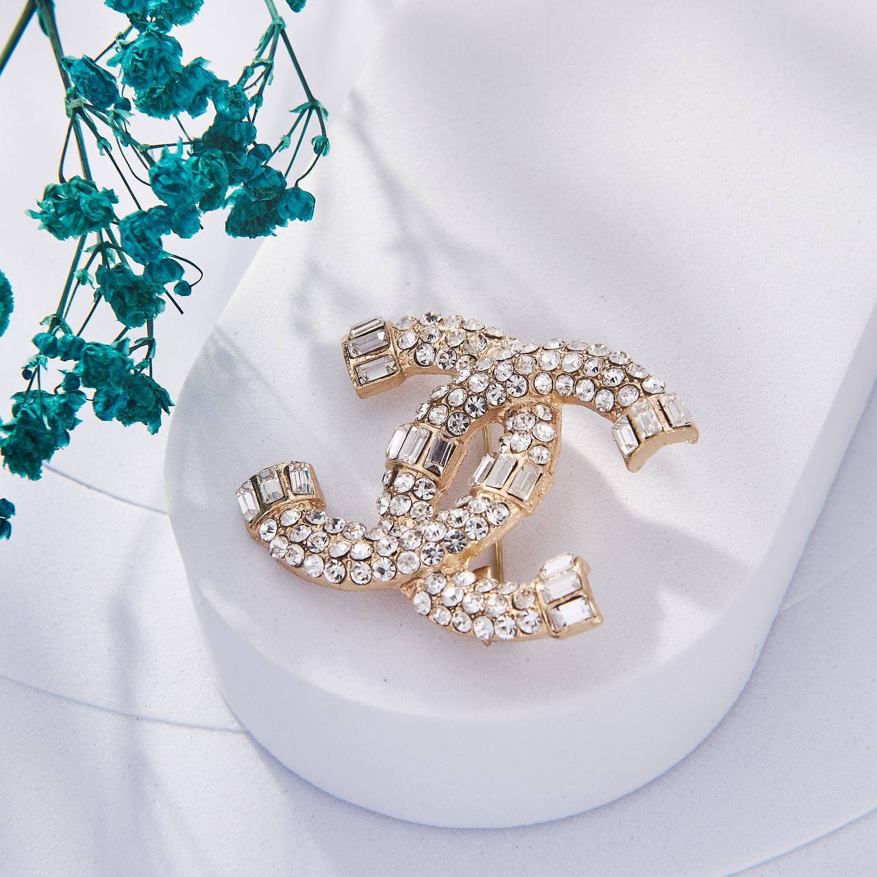 Une Selection de luxe de Broche Chanel Inoxydable