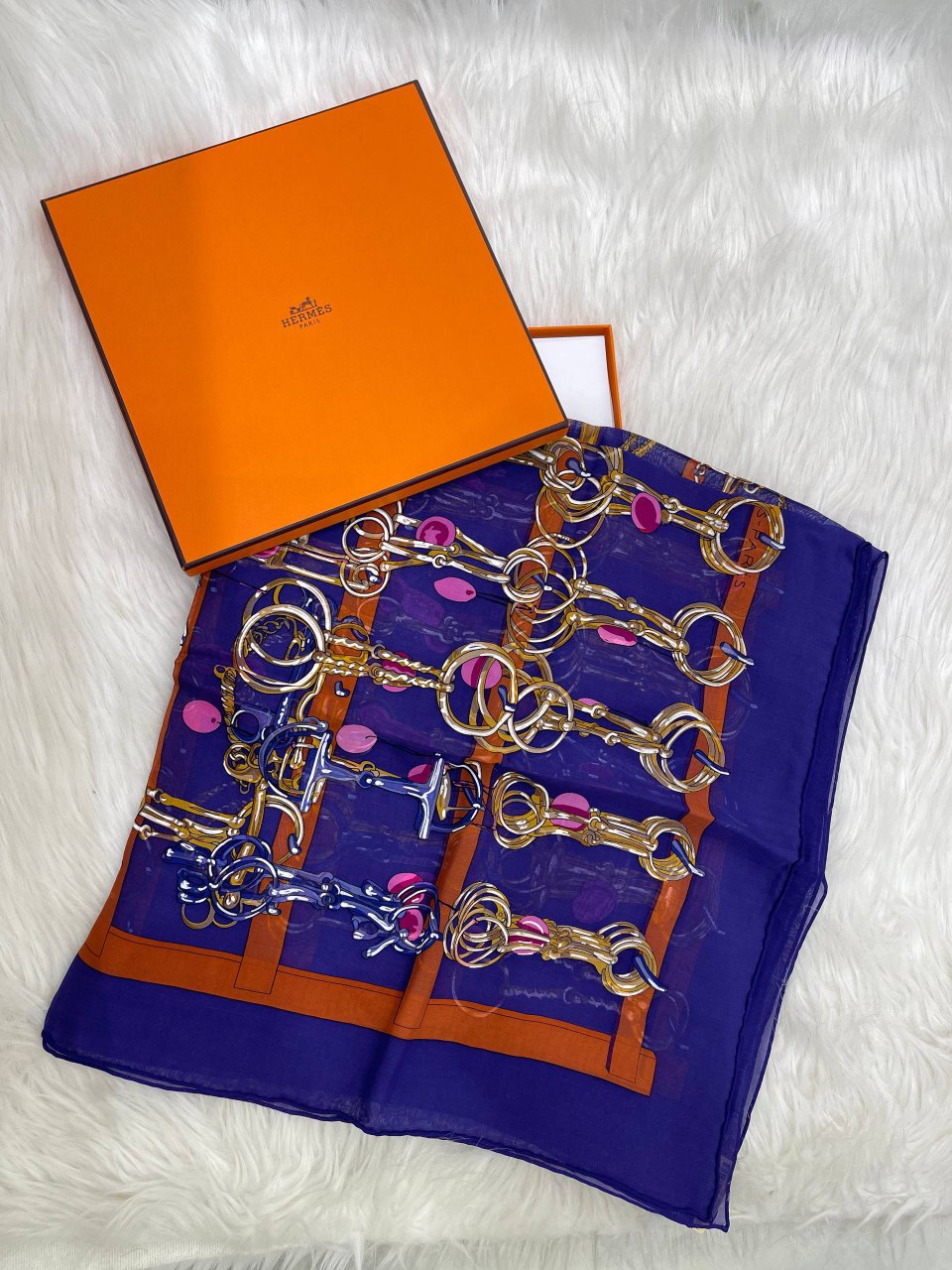 Foulard Hermès Avec boite 90/90