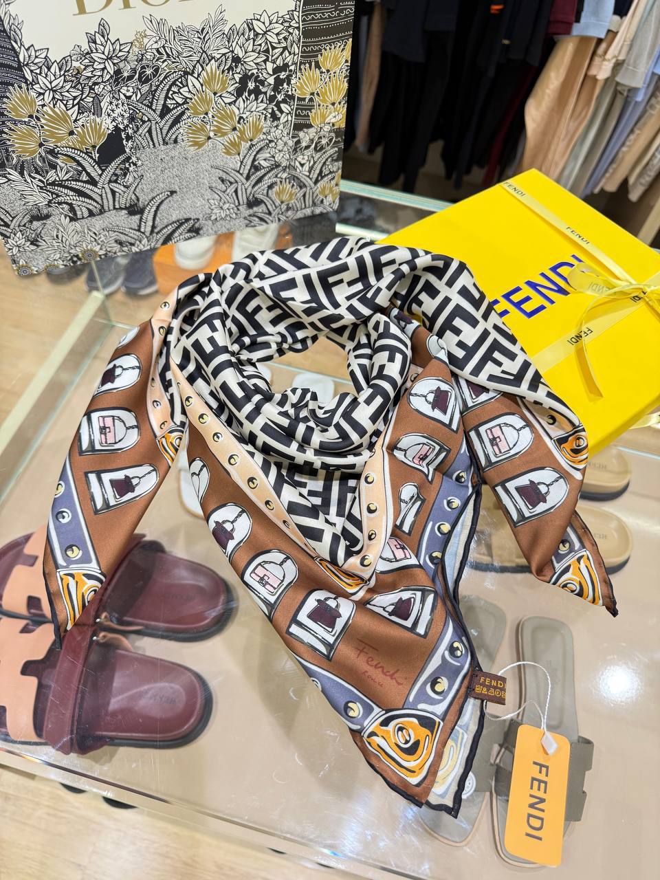 Foulard Chic Fendi 90/90 cm avec Boite