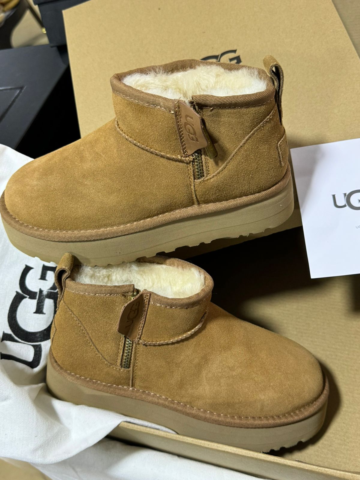 UGG Mini Camel A Zipper