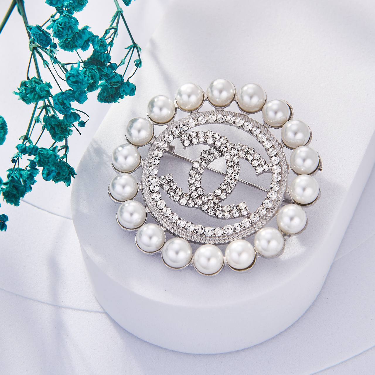 Une Selection de luxe de Broche Chanel Inoxydable