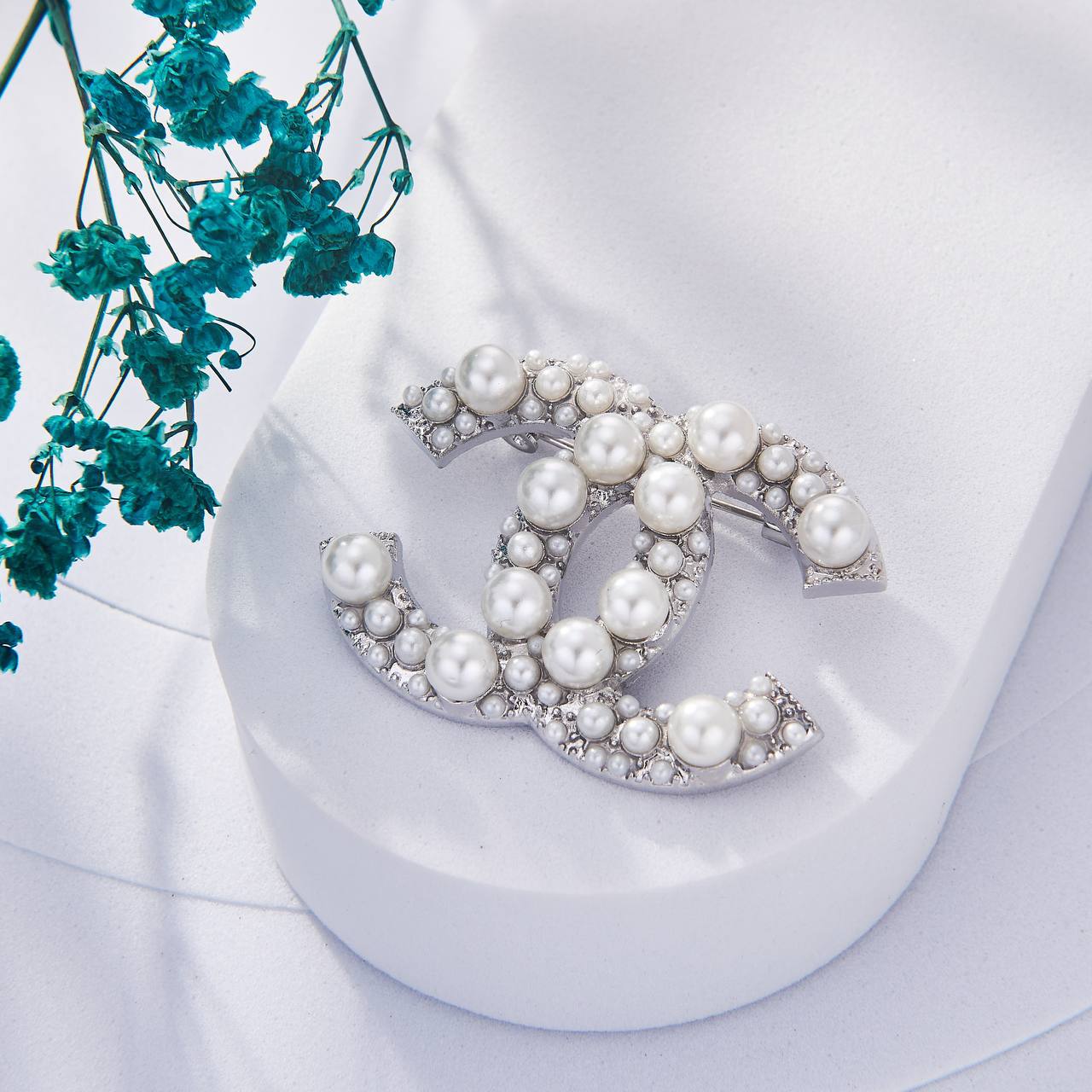 Une Selection de luxe de Broche Chanel Inoxydable