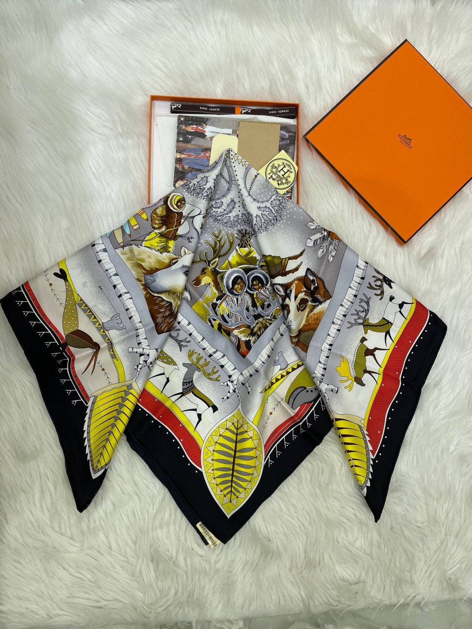 Foulard Hermès Avec boite 90/90