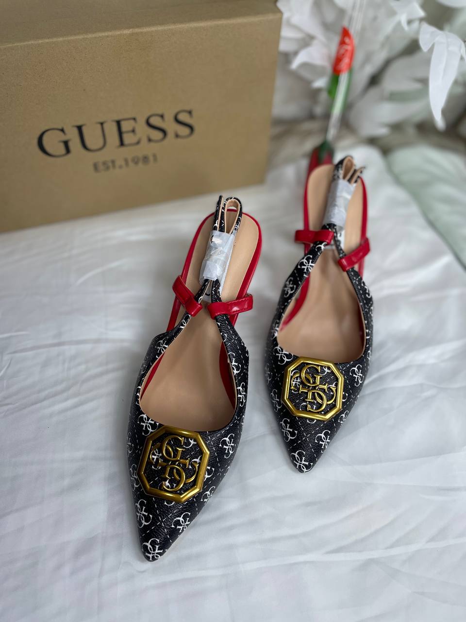 Sandale Chic Guess En Couleurs