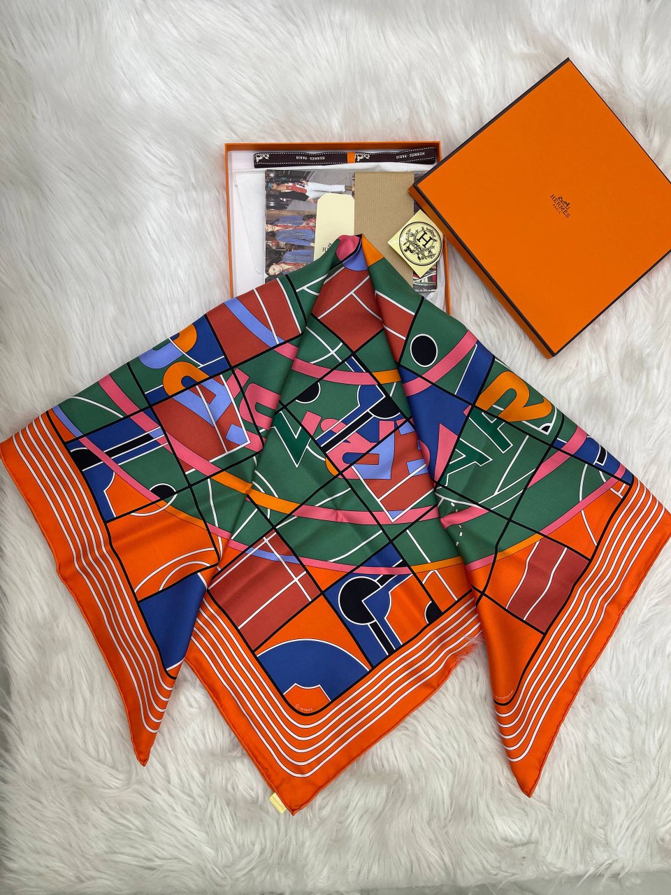 Foulard Hermès Avec boite 90/90