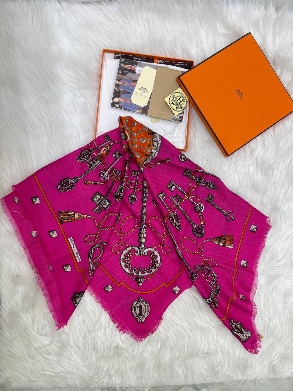 Foulard Hermès Avec boite 90/90