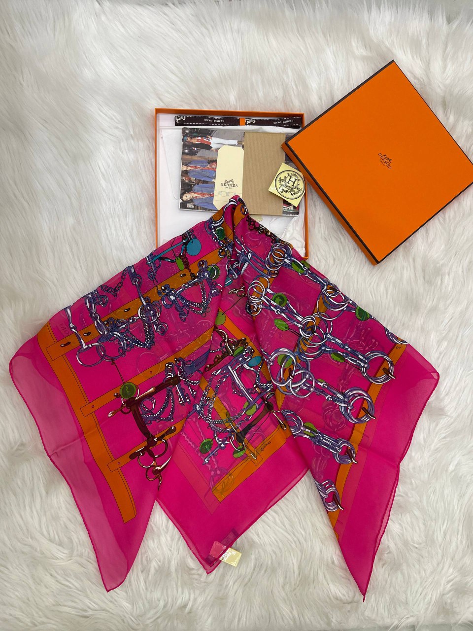Foulard Hermès Avec boite 90/90