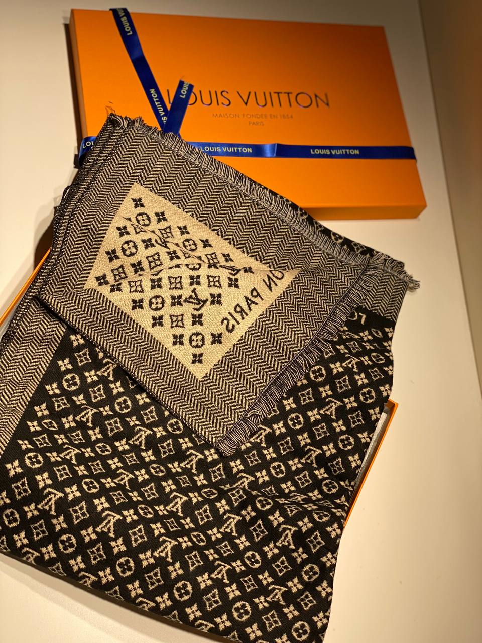 Châle de Luxe En Cachemire Louis Vuitton