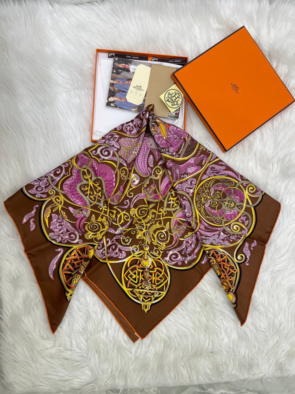 Foulard Hermès Avec boite 90/90