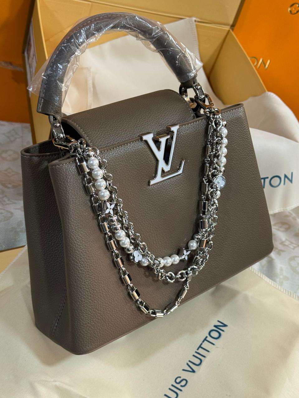 Sac Louis Vuitton Capuccine A Accessoires