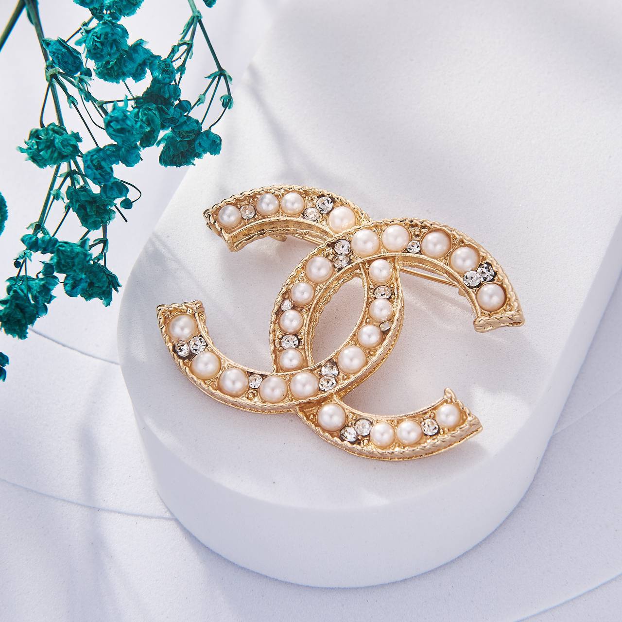 Une Selection de luxe de Broche Chanel Inoxydable
