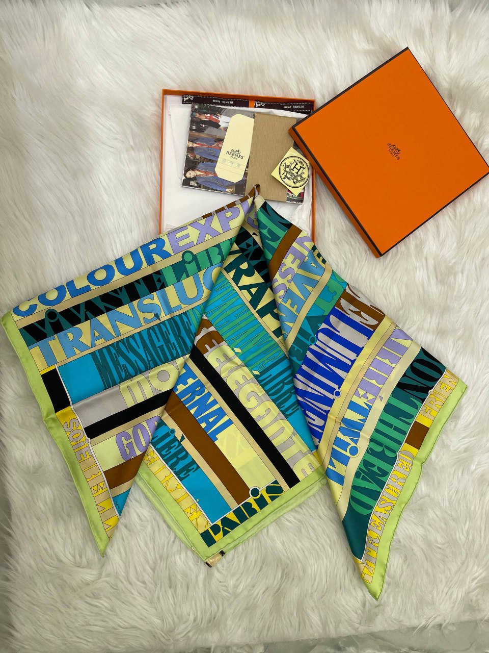 Foulard Hermès Avec boite 90/90