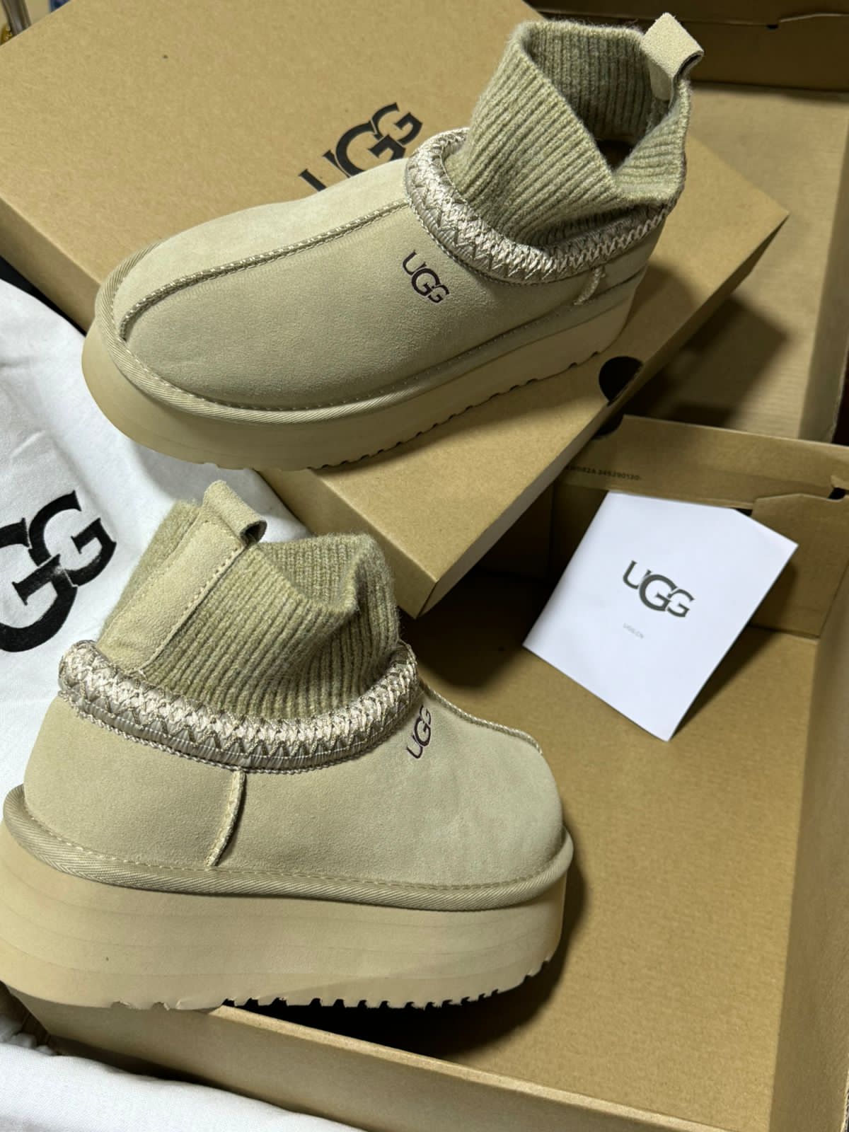 UGG Pantoufles A Chaussettes