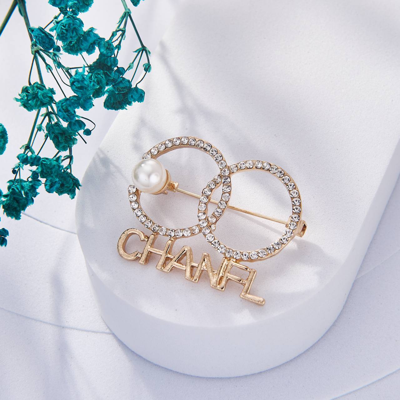 Une Selection de luxe de Broche Chanel Inoxydable