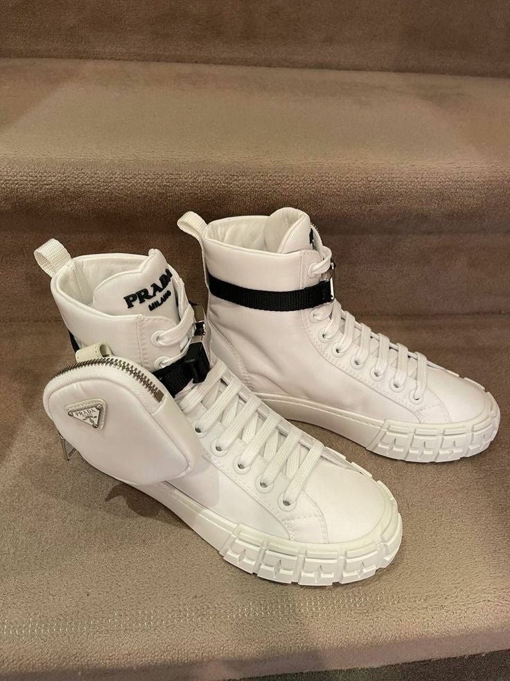 Sneakers Prada a Pochette