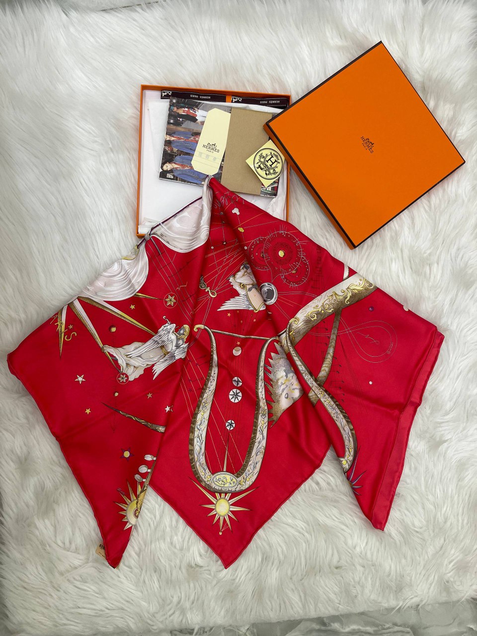 Foulard Hermès Avec boite 90/90