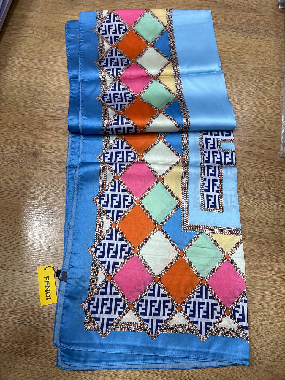 Châles Fendi Chic FN6750