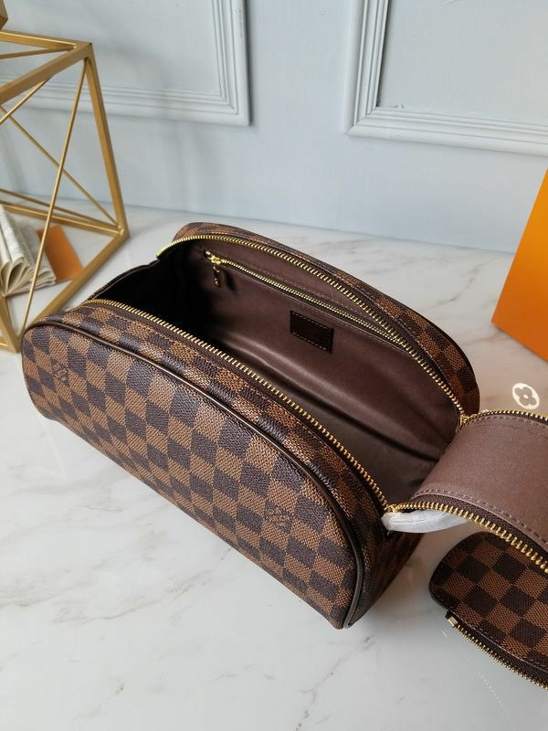 Trousse Louis Vuitton En Vrai Cuir