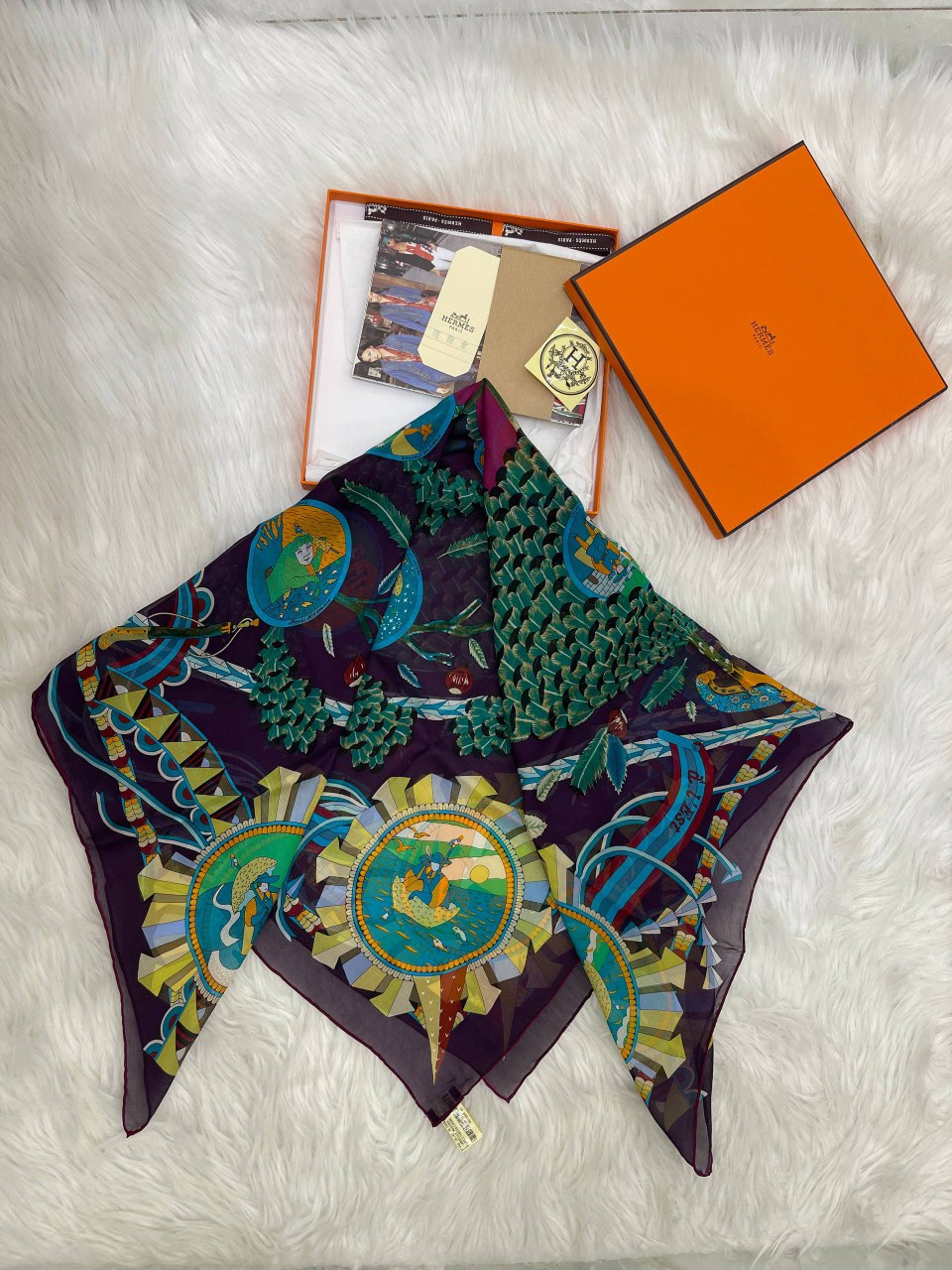 Foulard Hermès Avec boite 90/90