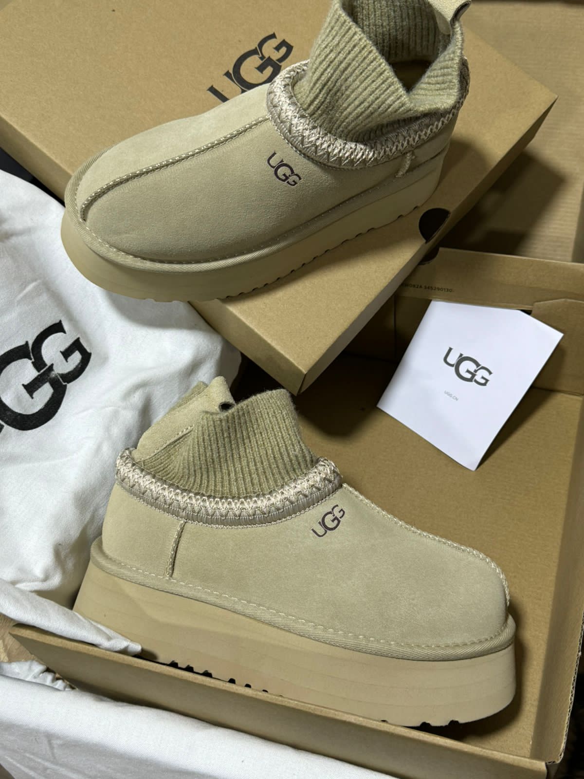 UGG Pantoufles A Chaussettes