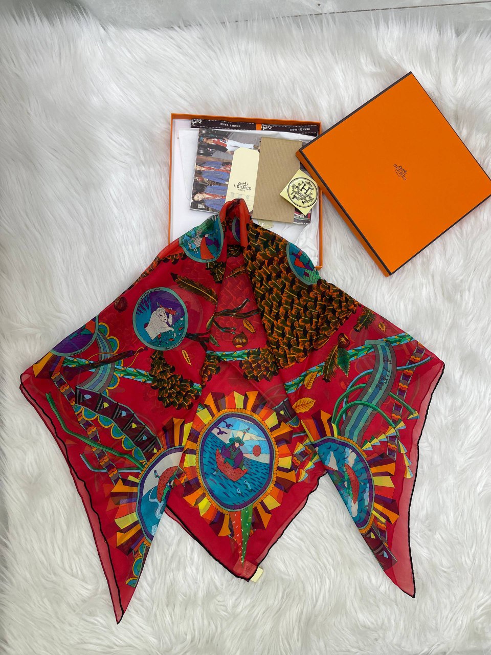 Foulard Hermès Avec boite 90/90