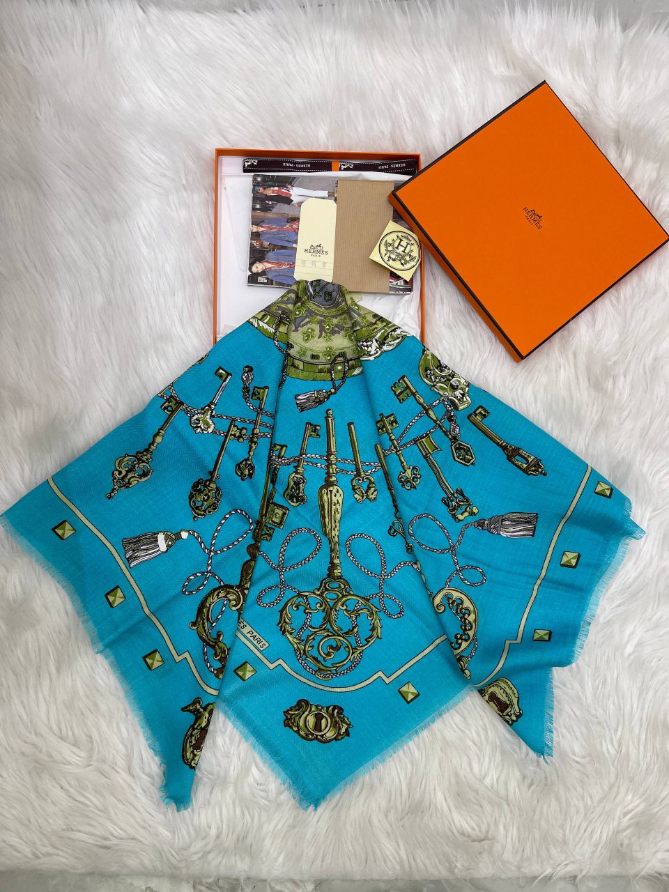 Foulard Hermès Avec boite 90/90