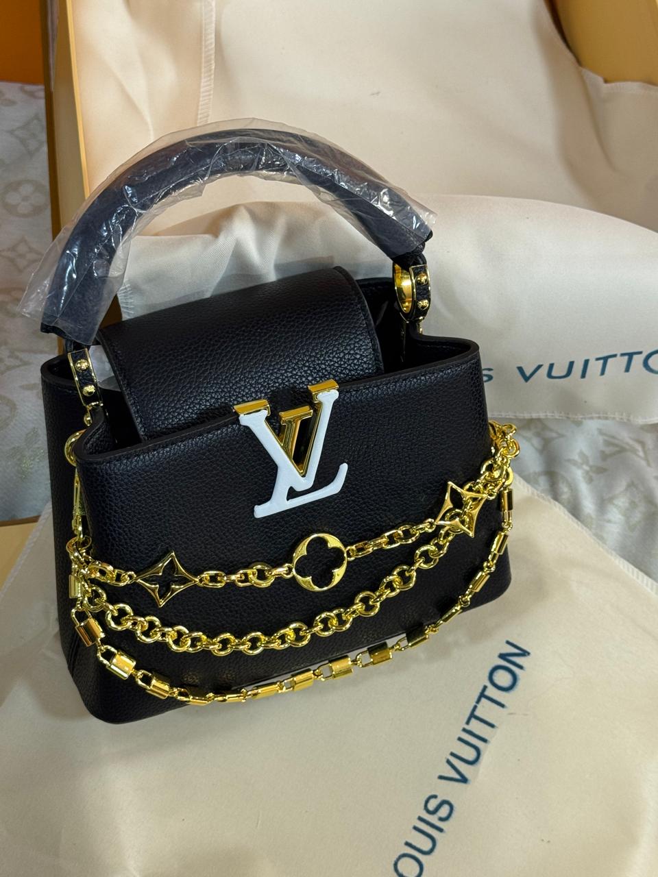 Sac Louis Vuitton A détail Doré