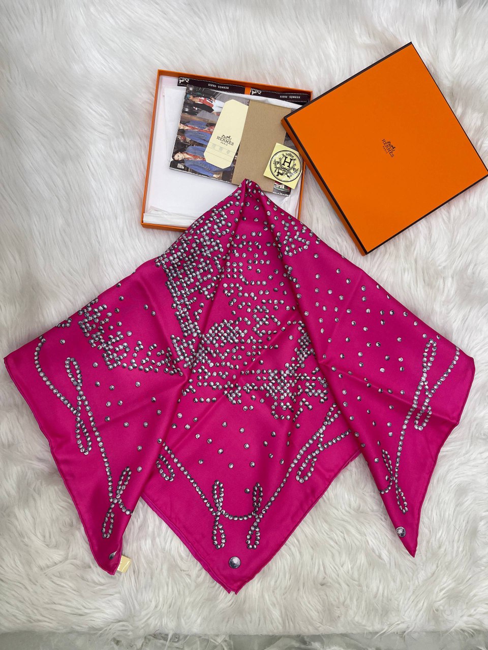 Foulard Hermès Avec boite 90/90